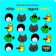 Niña gato agua pato